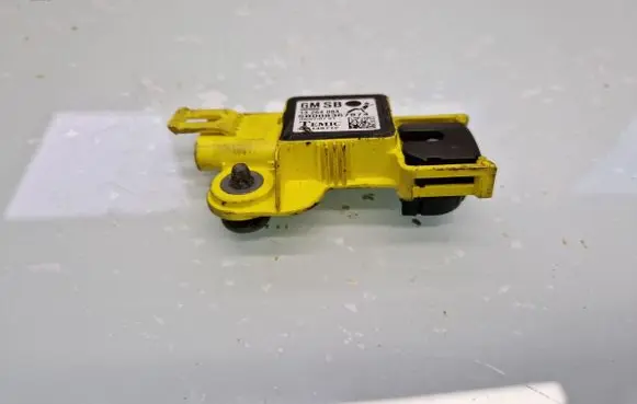 Opel Zafira B Airbag deployment crash/impact sensor 13264084 SB008367874 343149712