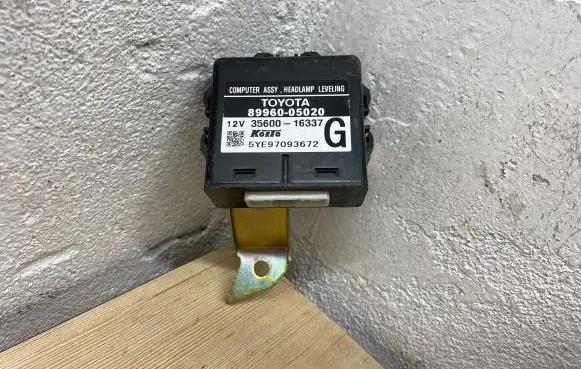 Toyota Avensis T250 Light module LCM 8996005020 3560016337 5YE97093672
