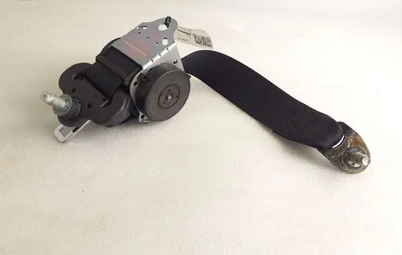 Rear seatbelt