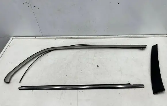 Mercedes-Benz E W210 Rear side glass trim 