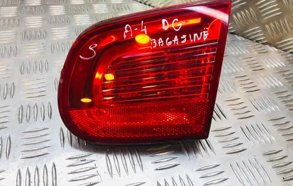 Volkswagen Eos Tailgate rear/tail lights 1Q0945094A