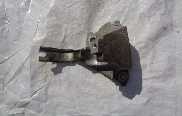 Renault Clio IV Driveshaft support bearing bracket 397742142R