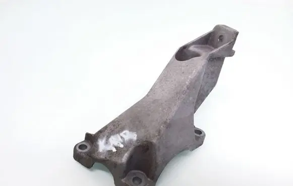 Audi A4 S4 B6 8E 8H Engine mounting bracket 8E0199307A