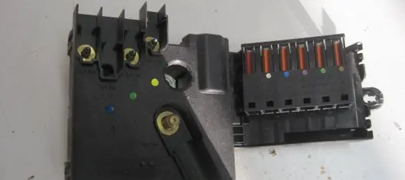 Mercedes-Benz E W211 Fuse module 2119820402