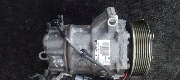 Renault Clio IV Air conditioning (A/C) compressor (pump) 926005450R