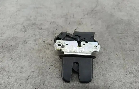 Volkswagen PASSAT B6 Tailgate lock latch 4F5827505D