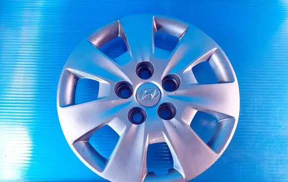 Hyundai i30 R15 wheel hub/cap/trim 529602L000