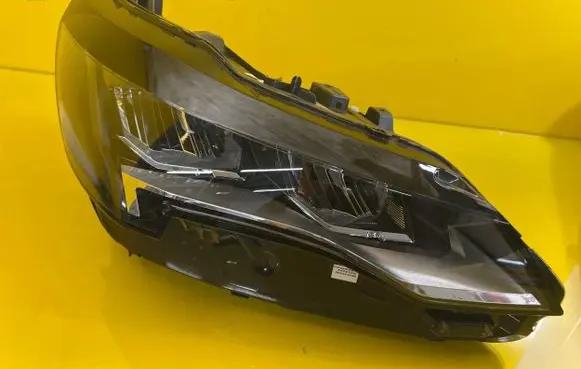Peugeot 5008 II Headlight/headlamp 9836230180