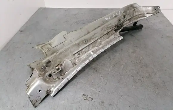 Audi Q7 4L Fender mounting bracket 4L0805716