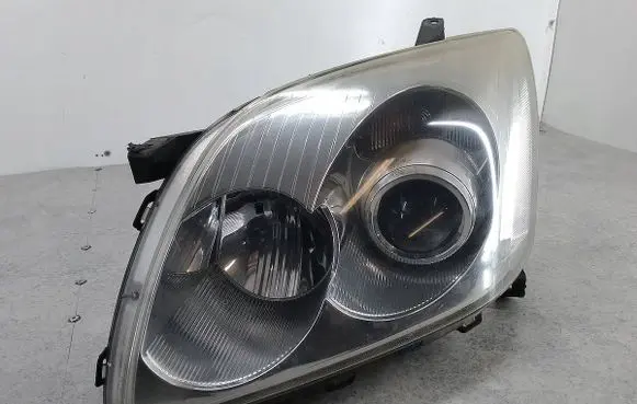 Toyota Avensis T250 Headlight/headlamp