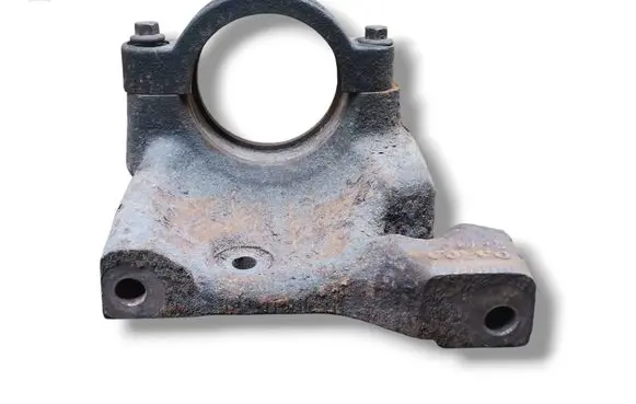 Engine mounting bracket