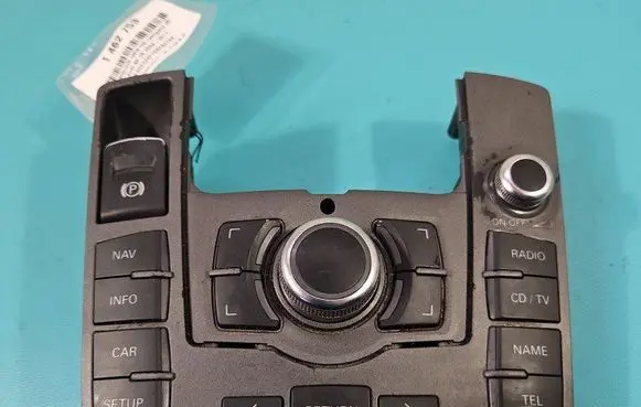 Head unit multimedia control