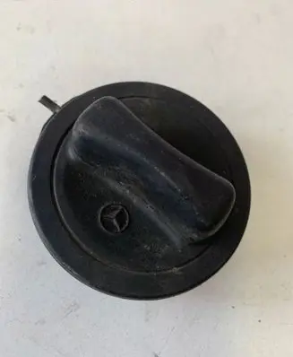 Mercedes-Benz E W211 Fuel tank filler cap 2204700005
