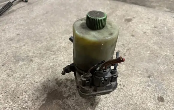 Seat Ibiza IV (6J,6P) Power steering pump 6R0423156
