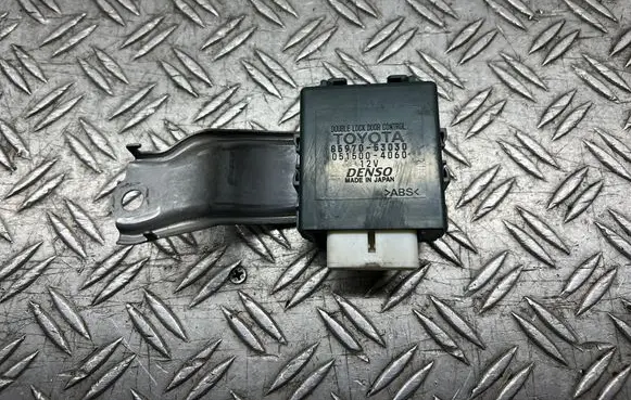 Lexus IS 220D-250-350 Door control unit/module 0515004060