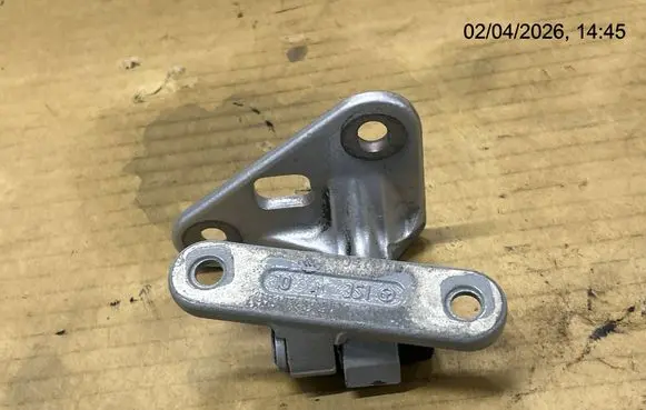 Mercedes-Benz E W211 Front door upper hinge 