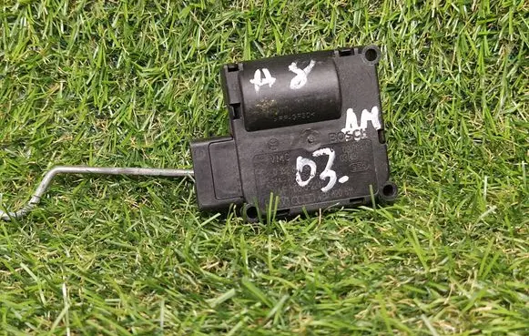 Audi A8 S8 D3 4E Air flap motor/actuator 4E0820511 0132801323