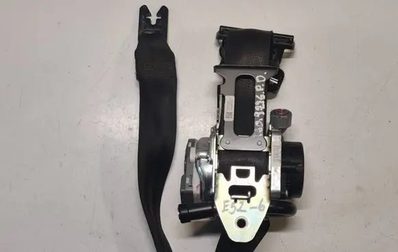 Volvo V60 Front seatbelt P39818843