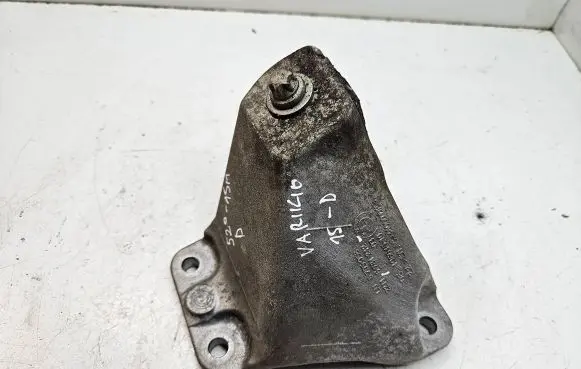 BMW 5 F10 F11 Engine mounting bracket 6781242