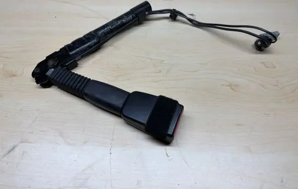 BMW 3 E90 E91 Front seatbelt buckle 7213564