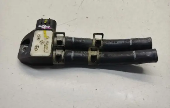 Hyundai Tucson TL Exhaust gas pressure sensor 392102F600