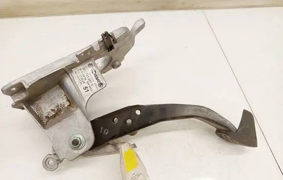 Volkswagen PASSAT B6 Brake pedal 3C2721057D