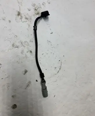 Volkswagen PASSAT B6 Crankshaft position sensor 9805940 1107B3