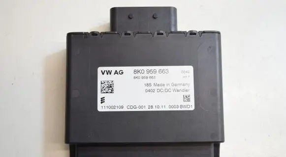 Audi Q7 4L Voltage converter/converter module 8K0959663