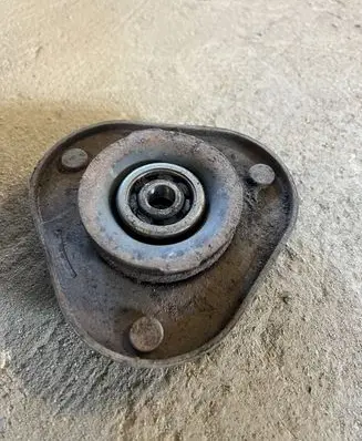 Toyota Avensis T220 Front upper strut mount 