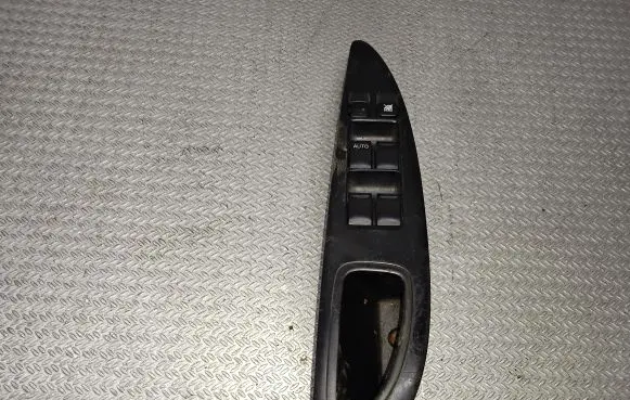 Nissan Primera Electric window control switch 25401AV640