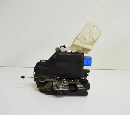 Volkswagen Golf VI Rear door lock 7L0839016D