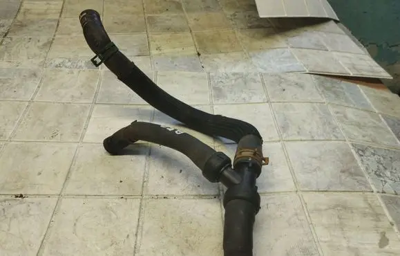 Renault Megane III Engine coolant pipe/hose HSR21175