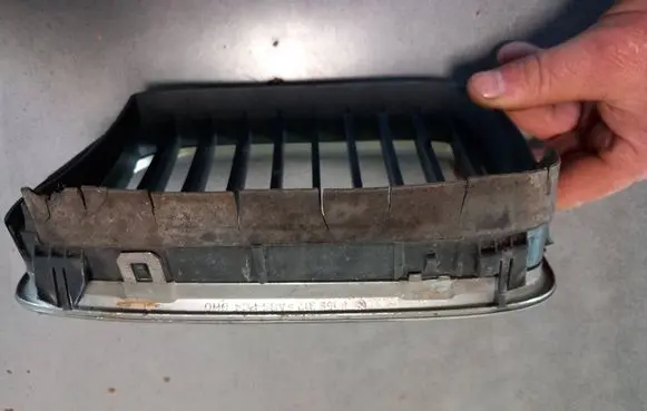 BMW 5 E39 Front grill 8159312
