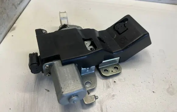 Mazda 6 Loading door lock LM658VA