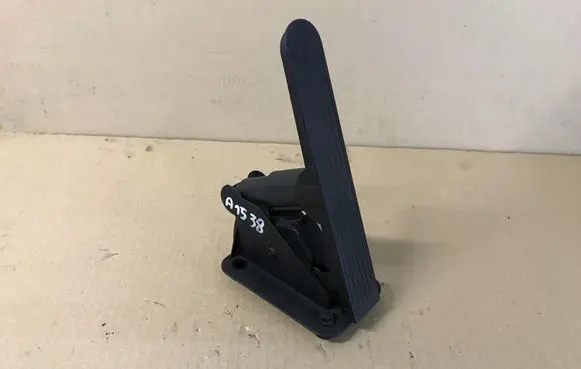 Smart ForTwo I Accelerator throttle pedal 0002245V017