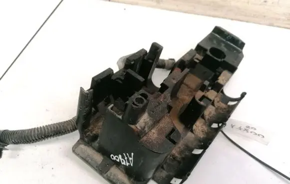 Opel Vectra C Fuse box cover 24437468