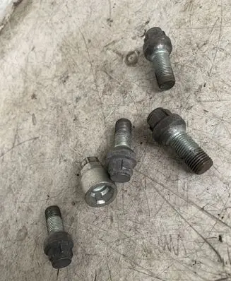 Volkswagen Beetle A5 Anti-theft wheel nuts and lock 