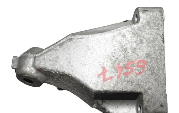 Engine mounting bracket