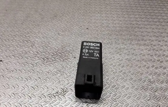 Honda CR-V Glow plug pre-heat relay 0281003044