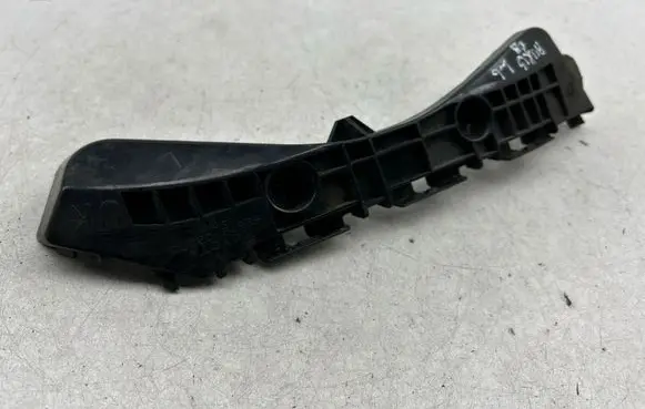 Rear bumper mounting bracket