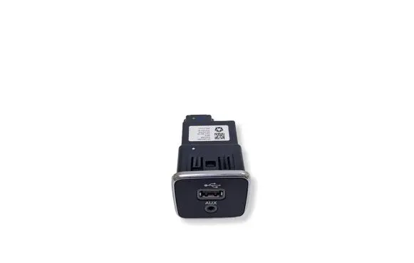 Jeep Compass USB socket connector 53223309 5XG28DX9AC 31417001107