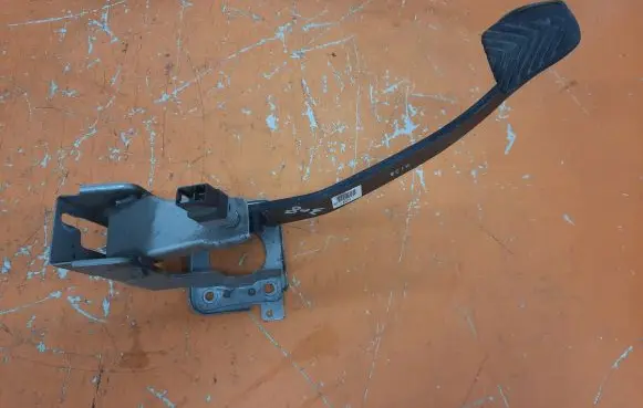 Hyundai Santa Fe Brake pedal