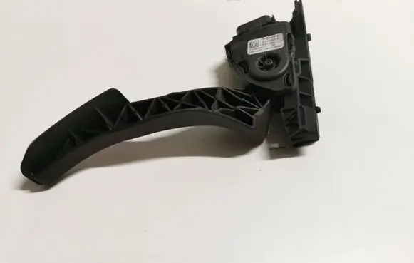 Volvo S60 Accelerator throttle pedal 31329059