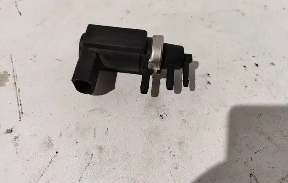 Audi A6 S6 C5 4B Turbo solenoid valve 059906627B
