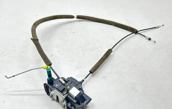 Nissan Note (E12) Front door lock