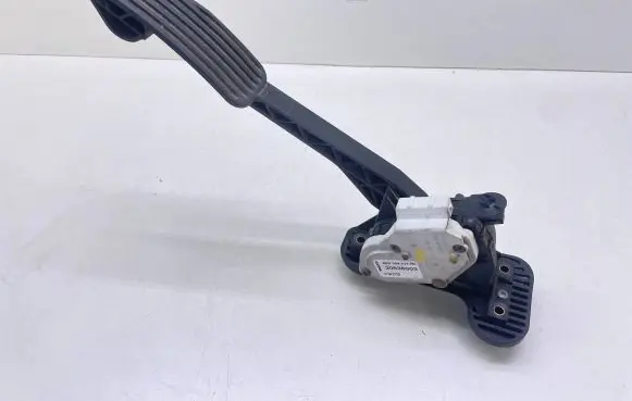 Volvo S80 Accelerator throttle pedal 30636003