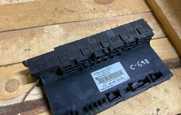 Mercedes-Benz E W211 SAM control unit A2115452201 2115452201