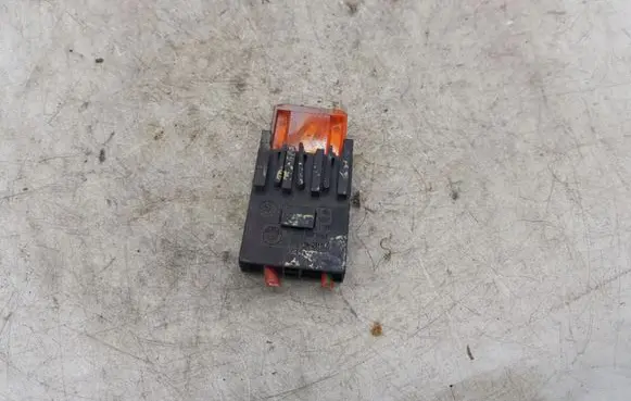 BMW 5 E39 Fuse 611383671449 83671449