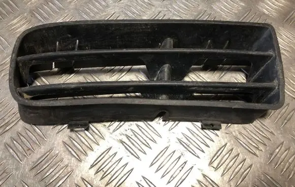 Volkswagen Golf IV Front bumper lower grill 1J0853666E