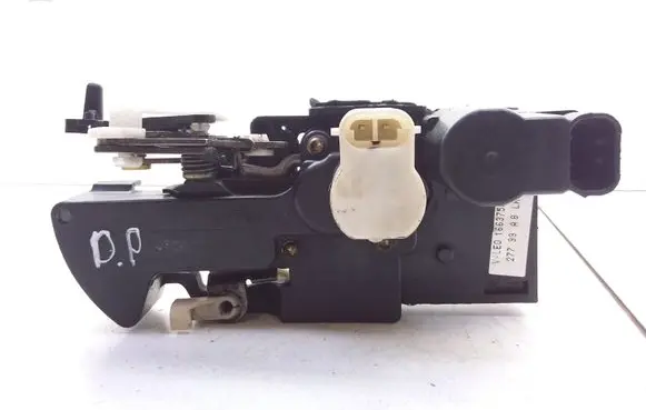 Opel Frontera B Front door lock 16637561 27799A8LH
